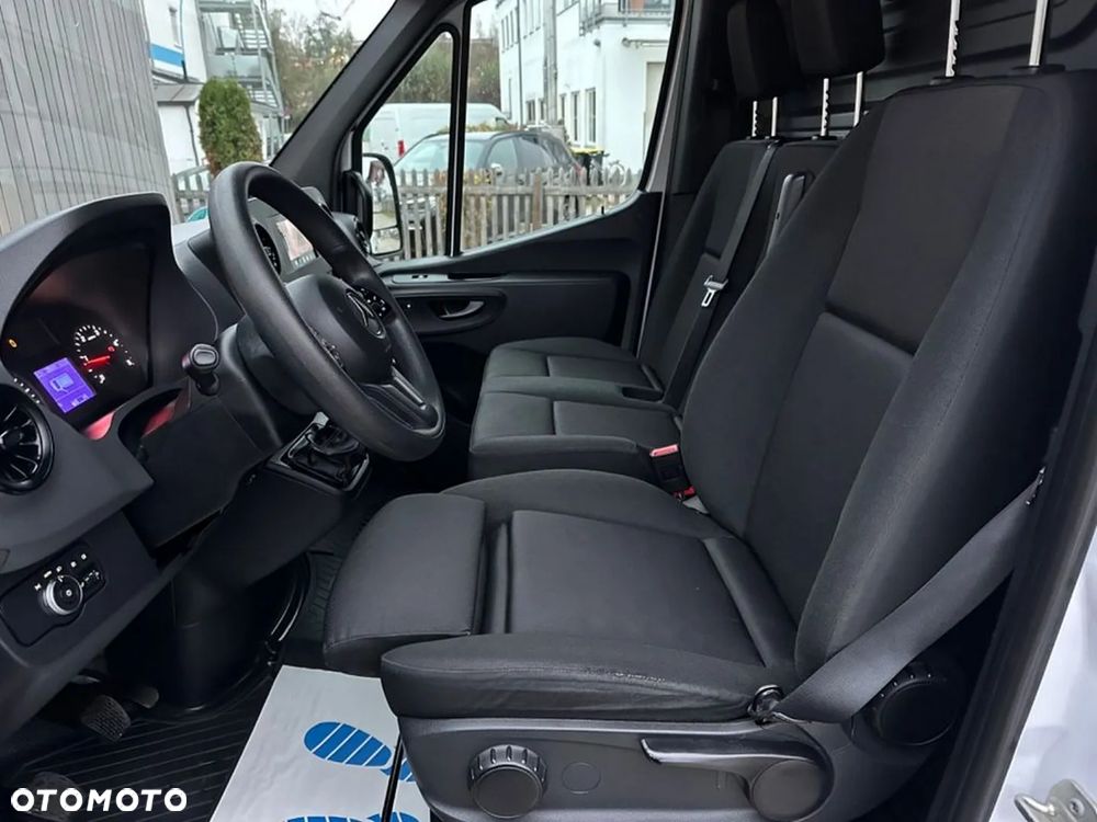 Mercedes-Benz Sprinter - 11