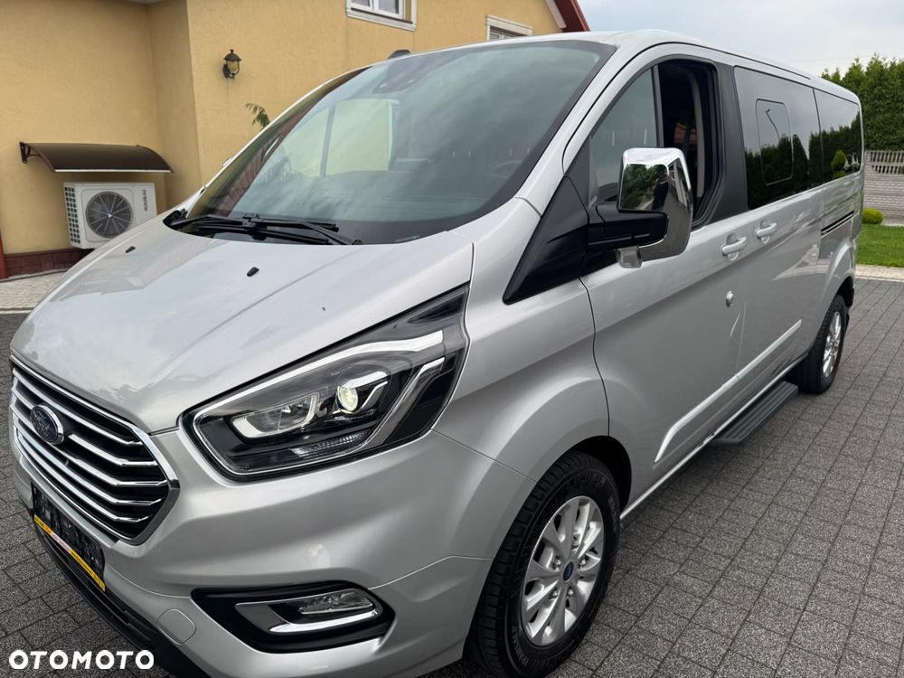 Ford Tourneo Custom - 12
