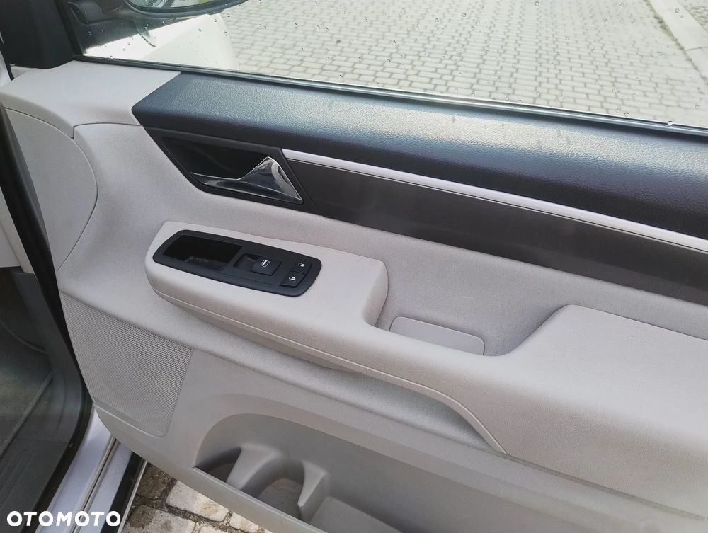 Volkswagen Routan - 19