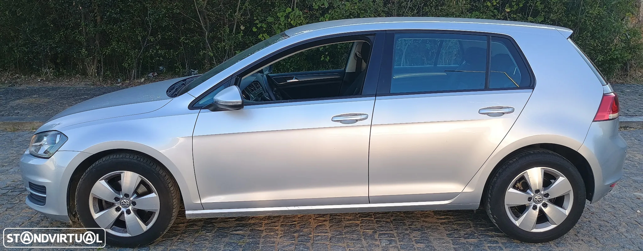 VW Golf 1.6 TDi Trendline BlueMotion - 4