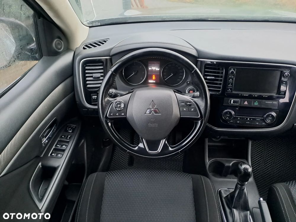 Mitsubishi Outlander - 15