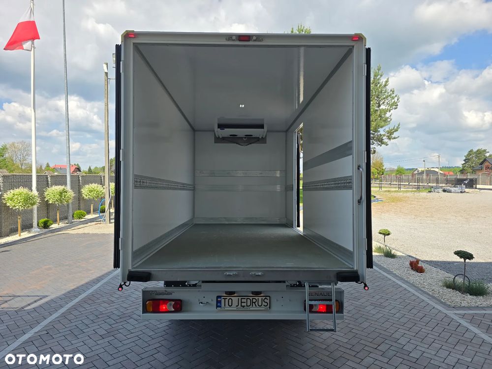Renault MASTER CHŁODNIA 8 PALET Carrier XARIOS -29*C +29*C 230V STACJONARNE PODŁĄNCZENIE TYLN OŚ BLIŻNIACZA WZMOCNIONA SALON POLSKA 65Tyś km SERWIS ASO RENO DO OSTATNIEGO Km GWARANCJA BOGATA OPCJA WYPOSAŻENIA LEDY HALOGENY TEMPOMAT FOTEL KIEROWCY PNEŁMATYCZNY - 29