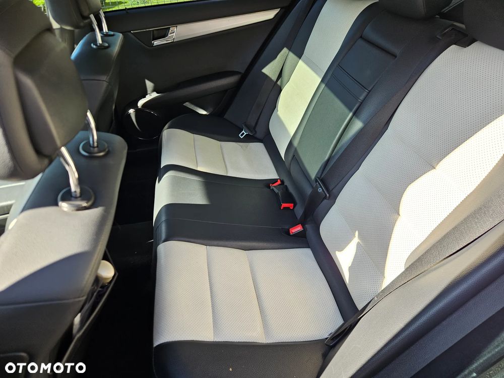 Mercedes-Benz Klasa C 220 CDI DPF Automatik Avantgarde - 18