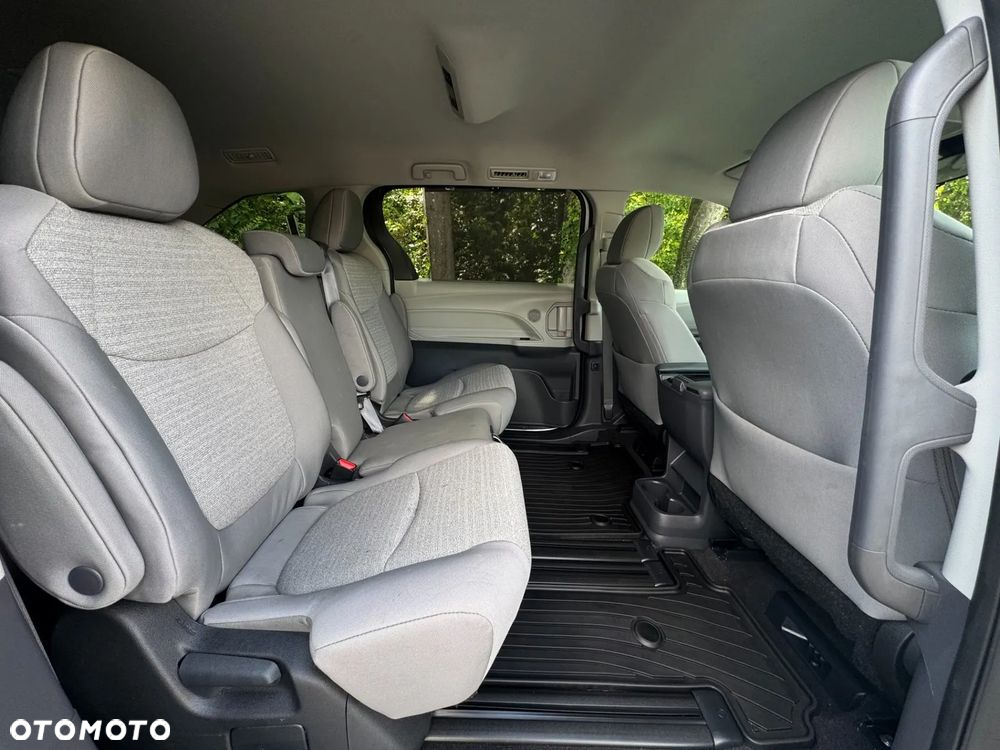 Toyota Sienna - 24