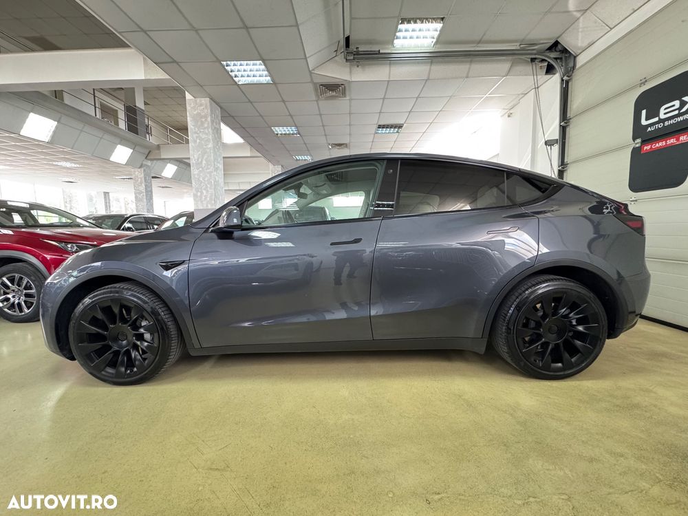 Tesla Model Y - 13