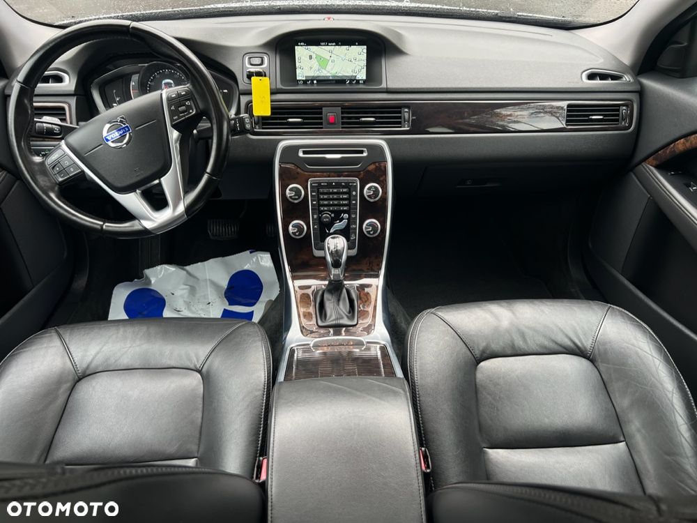 Volvo XC 70 - 22