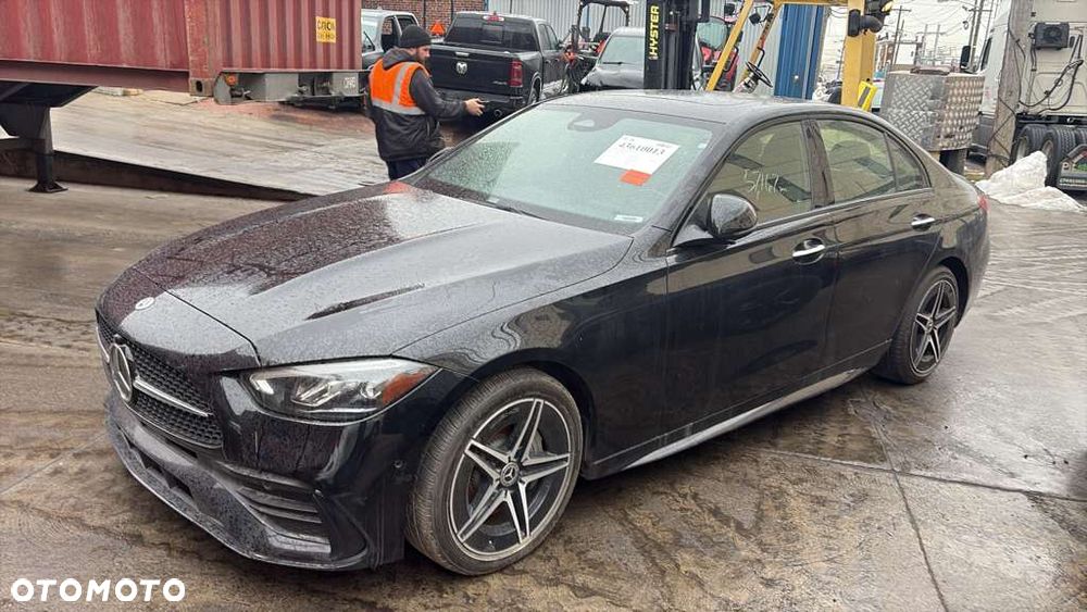 Mercedes-Benz Klasa C 300 4Matic 9G-TRONIC AMG Line Advanced - 13