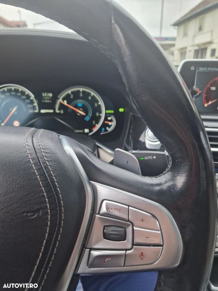 BMW Seria 7 740e iPerformance - 38