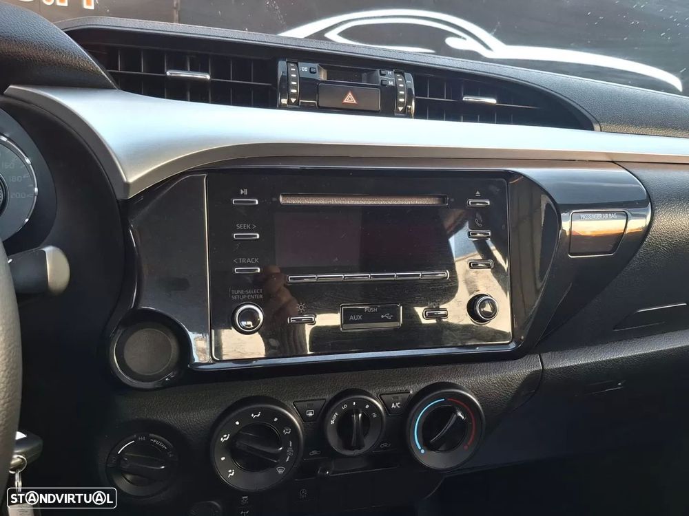 Toyota Hilux 2.4 D-4D 4WD CD CM - 10