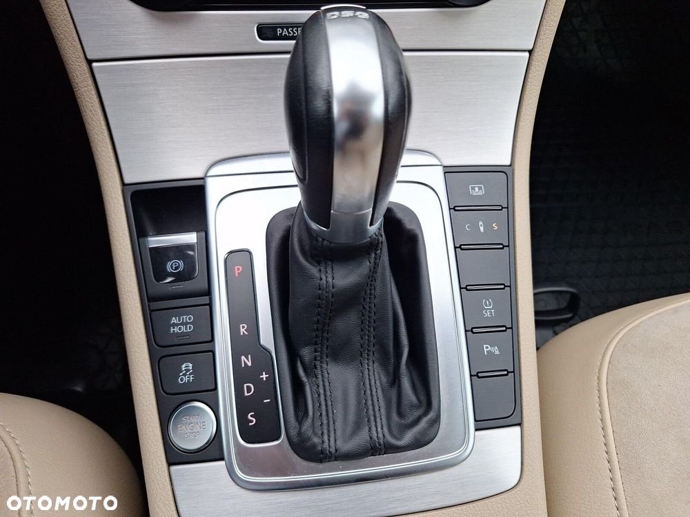 Volkswagen Passat 2.0 TSI Highline DSG - 26