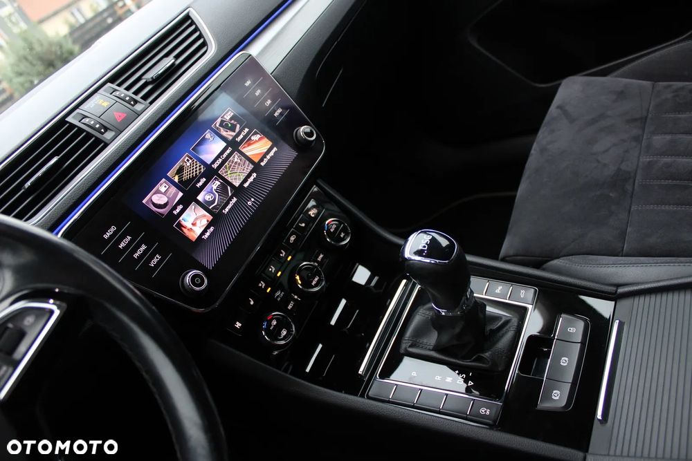 Skoda Superb 2.0 TDI Premium Edition - 29