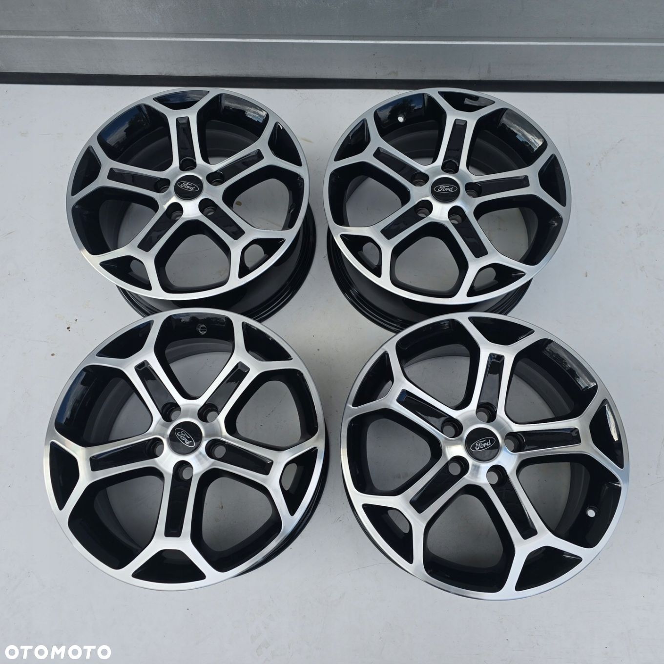 FORD MONDEO S-MAX C-MAX KUGA FOCUS 17 5x108 ET55 4X - 1