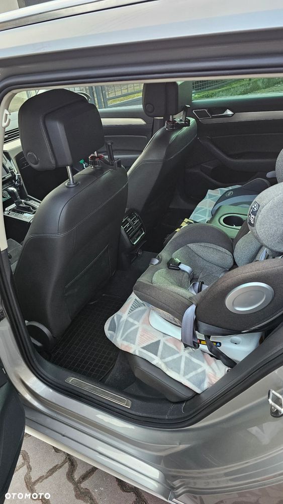 Volkswagen Passat 1.6 TDI SCR DSG Conceptline - 4