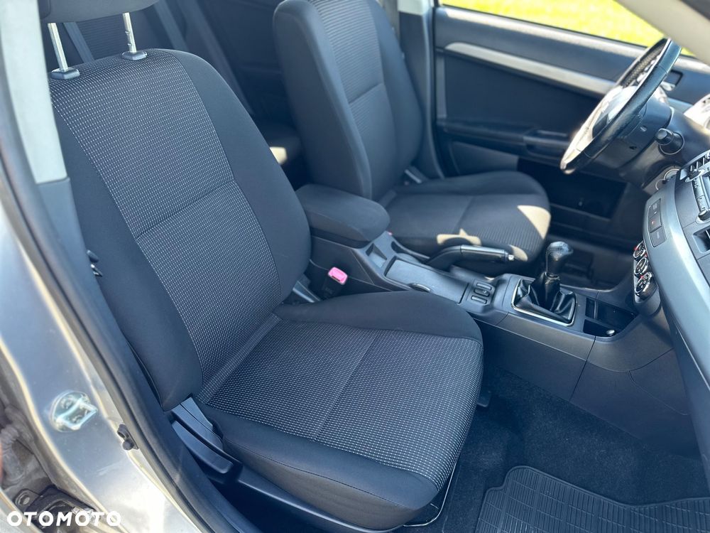 Mitsubishi Lancer - 28