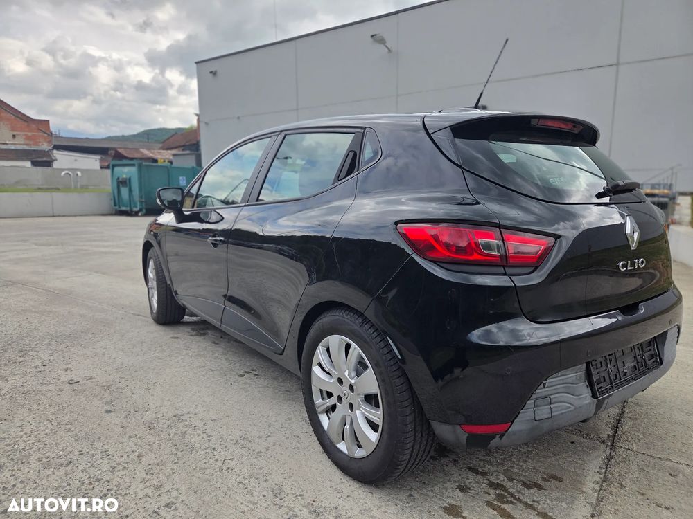 Renault Clio 1.2 16V 75 Life - 5
