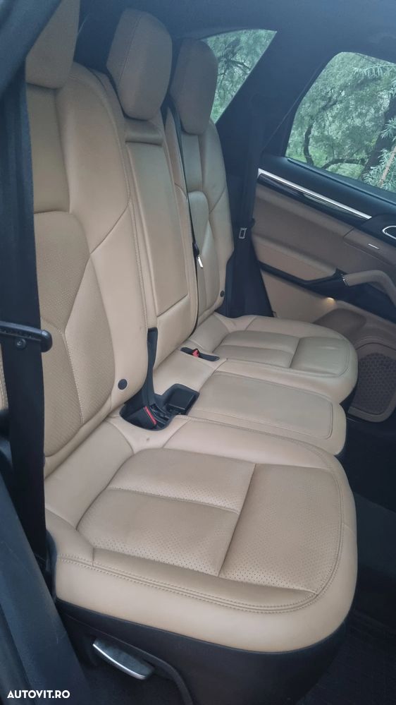 Porsche Cayenne 3.0 L - 31