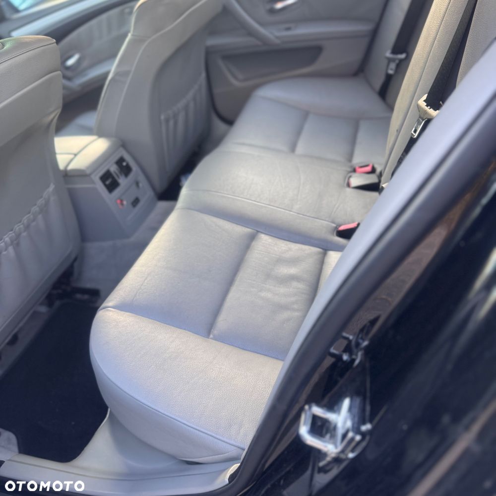 BMW Seria 5 525d - 14