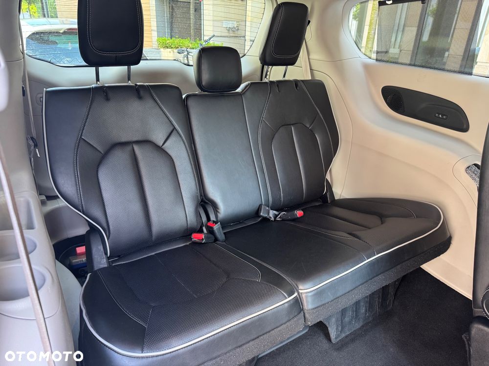 Chrysler Pacifica - 26