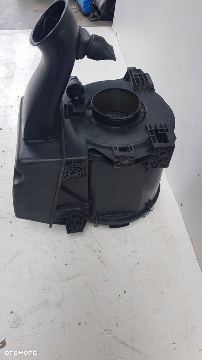 OBUDOWA FILTRA POWIETRZA ATEGO - 2