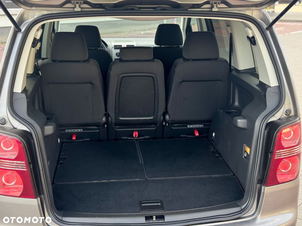 Volkswagen Touran - 18