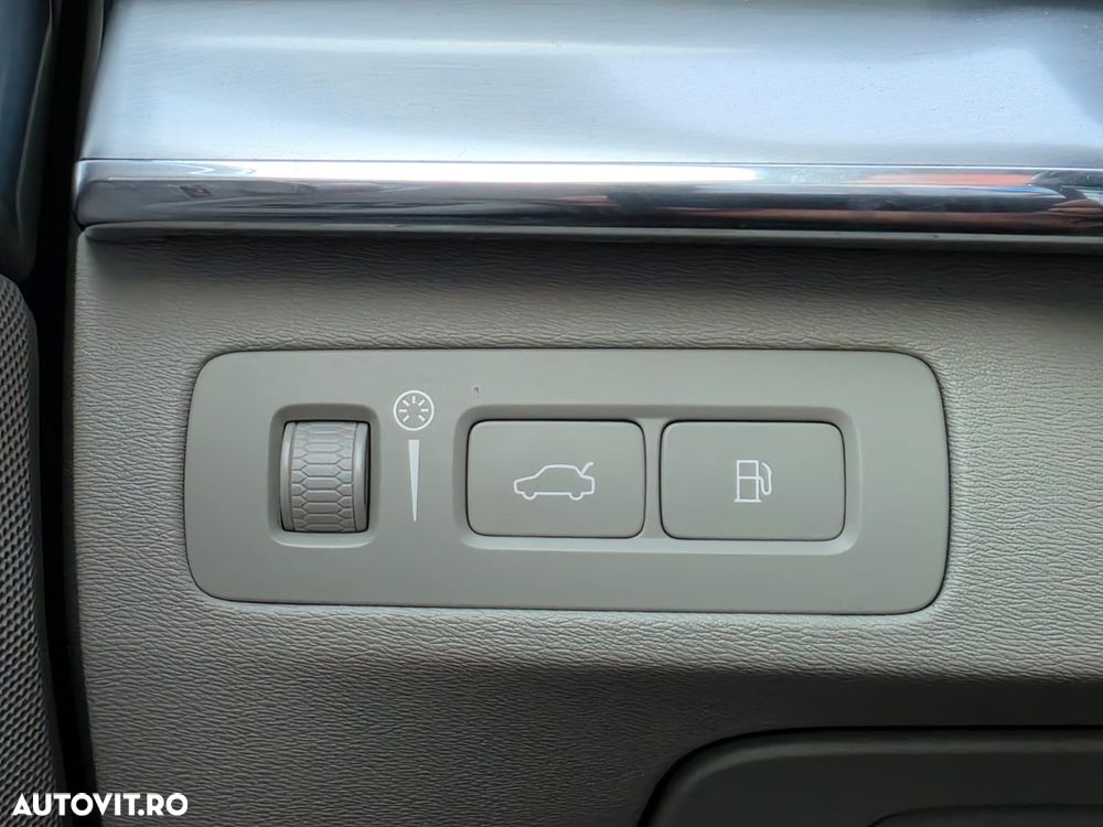 Volvo XC 90 T8 AWD Twin Engine Geartronic Momentum - 30