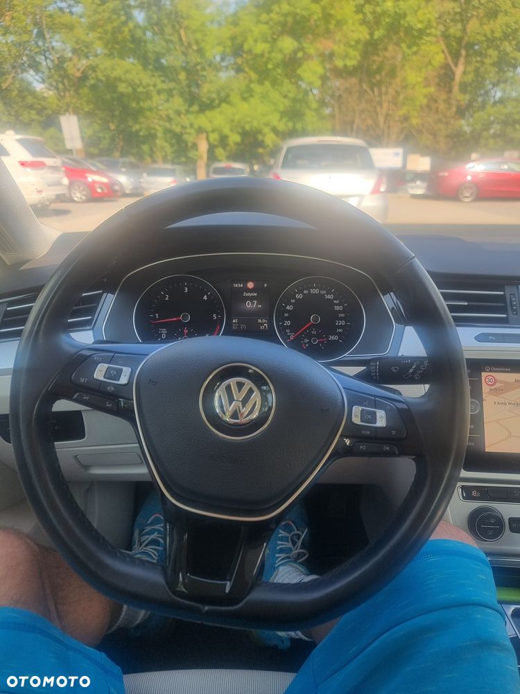 Volkswagen Passat - 8