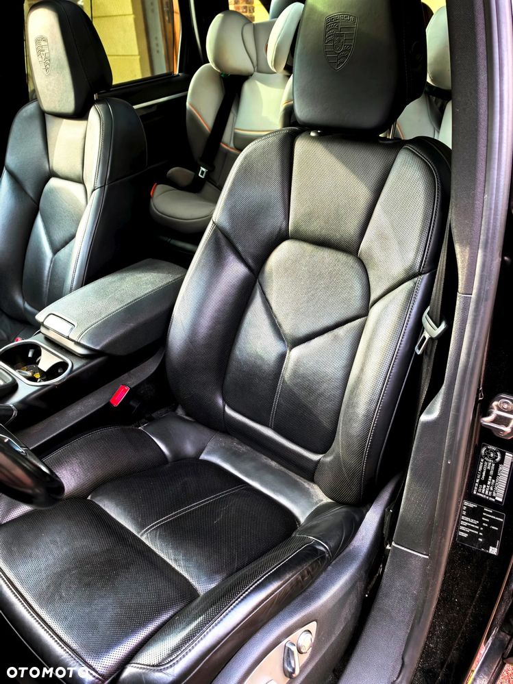 Porsche Cayenne Platinum Edition - 17