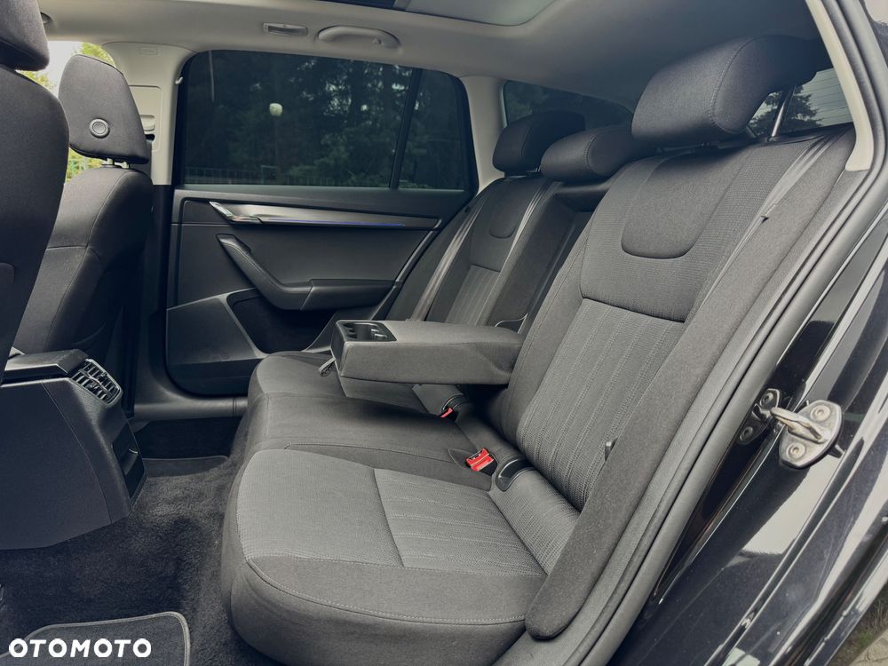 Skoda Octavia 1.6 TDI DSG Premium Edition - 30