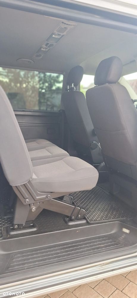 Volkswagen Caravelle - 18