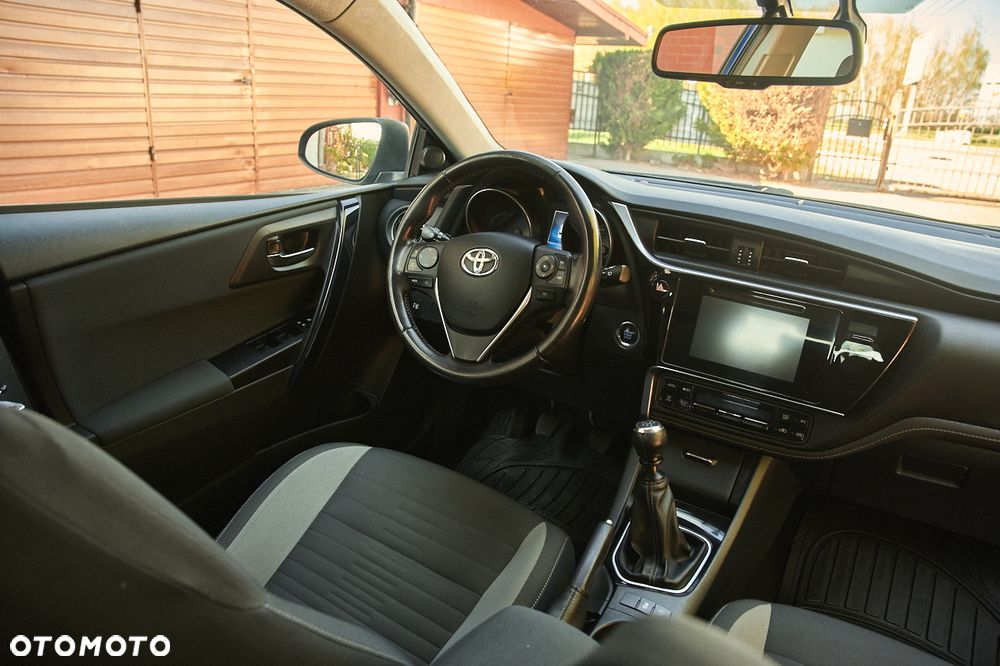 Toyota Auris 1.6 D-4D Design Edition - 12