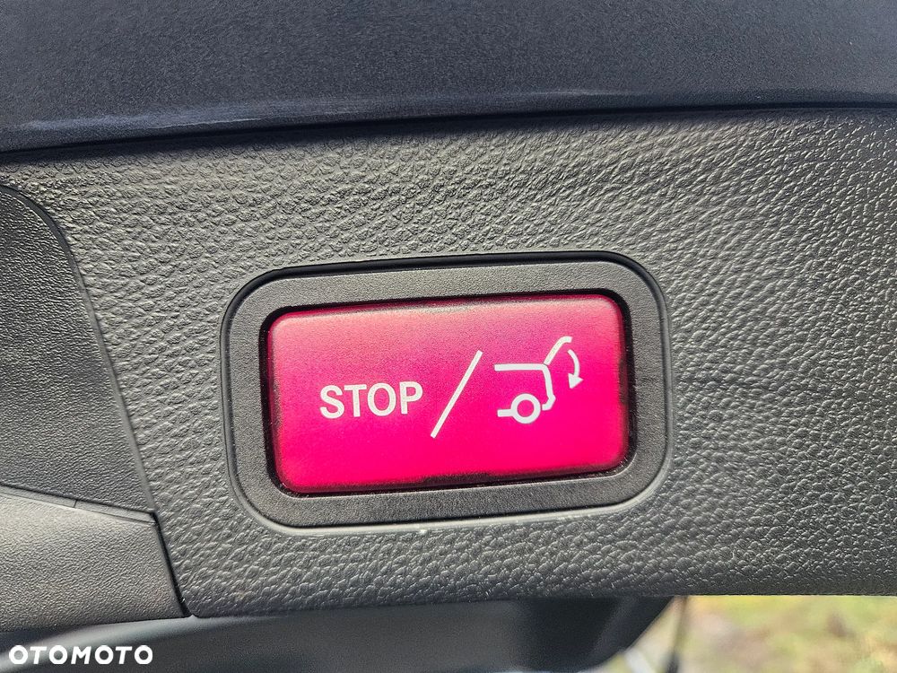 Mercedes-Benz Klasa C 180 9G-TRONIC - 23