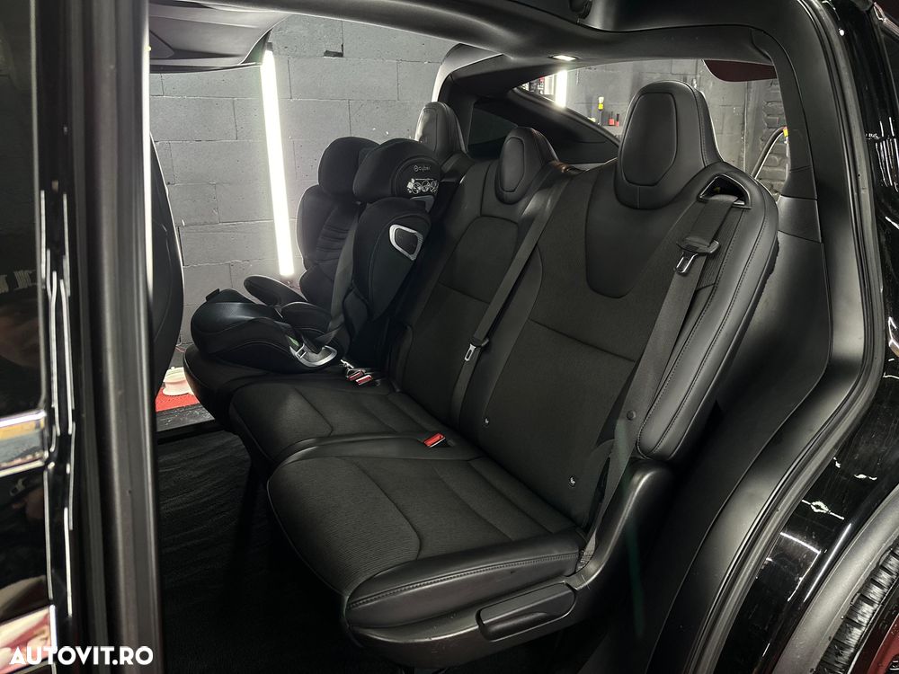 Tesla Model X - 19