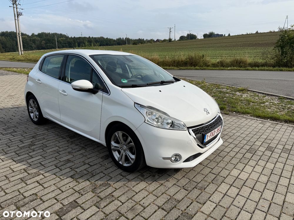 Peugeot 208 120 VTI Automatik Allure - 1