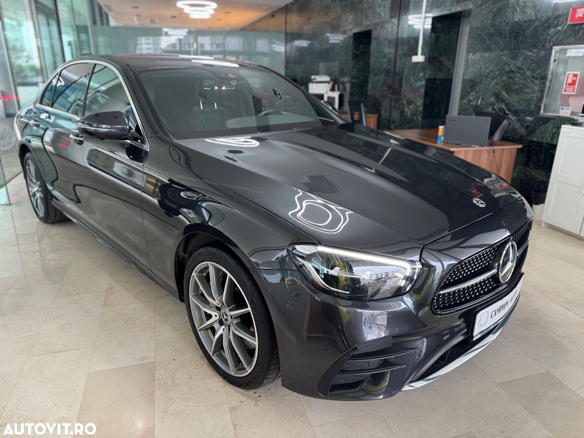 Mercedes-Benz E 300 4Matic 9G-TRONIC AMG Line - 1