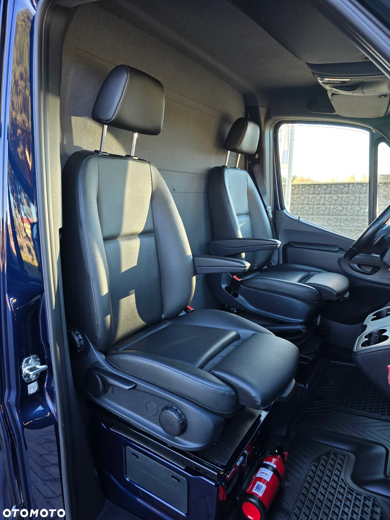 Mercedes-Benz SPRINTER 319 3.0 CDI KONTENER 4,28cmDługi 2,29cmSzero 2,24cmWysok + WINDA 750Kg 42Tyś km SERWIS DO OSTATNIEGO Km ASO MERCEDES-BENZ SALON PL STAN NOWY NOWY NOWY FABRYCZNA GWARANCJA - 40