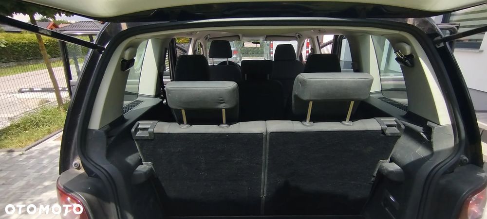 Volkswagen Touran 1.9 TDI Conceptline - 40