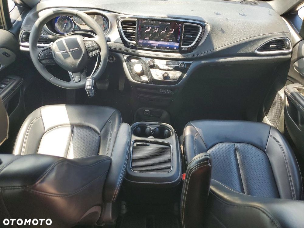 Chrysler Pacifica - 10