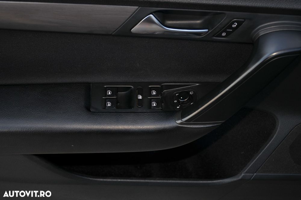 Volkswagen Passat 2.0 TDI BlueMotion Technology DSG Trendline - 19