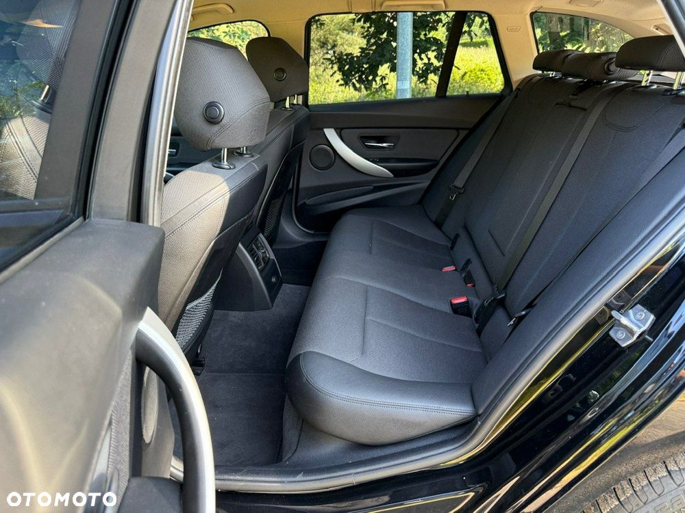 BMW Seria 3 318d Sport Line Shadow - 26