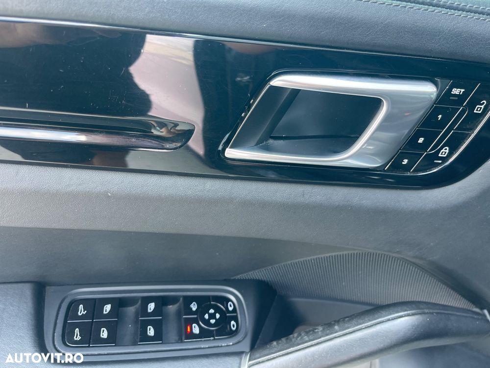 Porsche Cayenne Tiptronic S Platinum Edition - 24