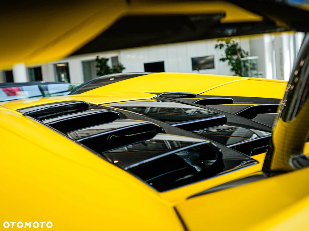 Lamborghini Huracan EVO - 11