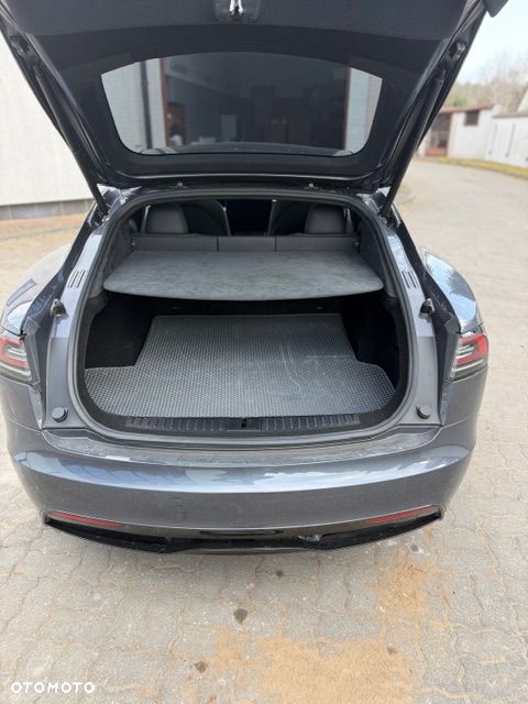 Tesla Model S - 9