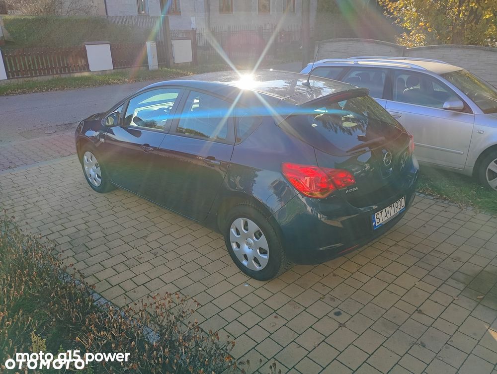 Opel Astra IV 1.6 Essentia - 3