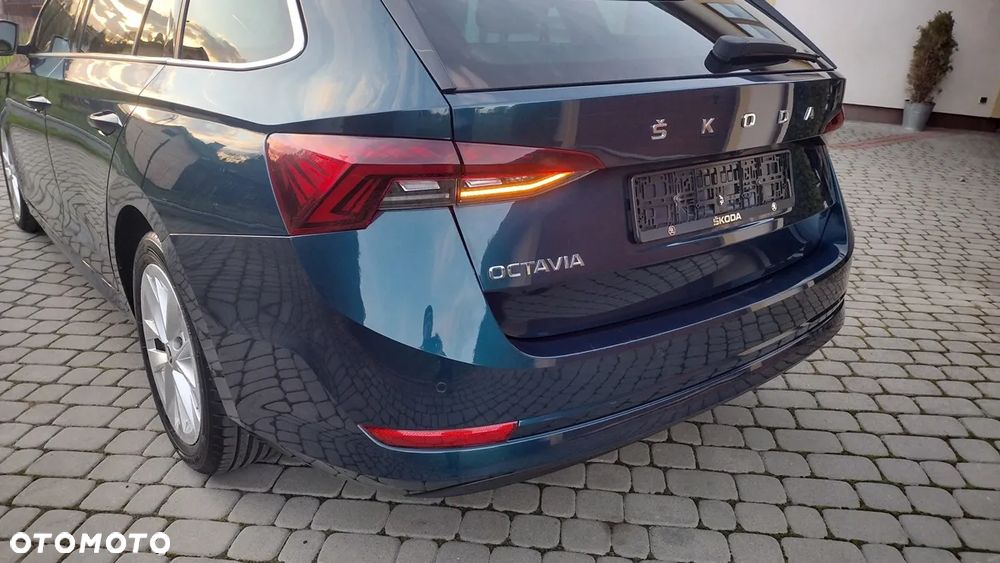 Skoda Octavia Combi 2.0 TDI DSG Style - 14