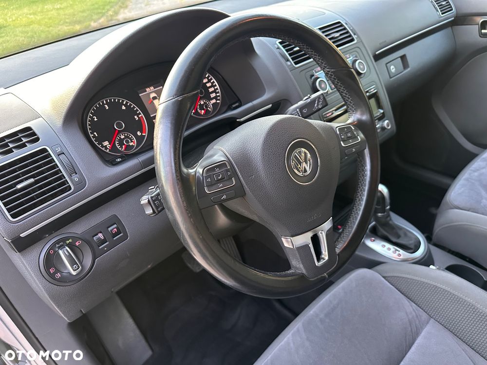 Volkswagen Touran 2.0 TDI DPF Highline DSG - 19