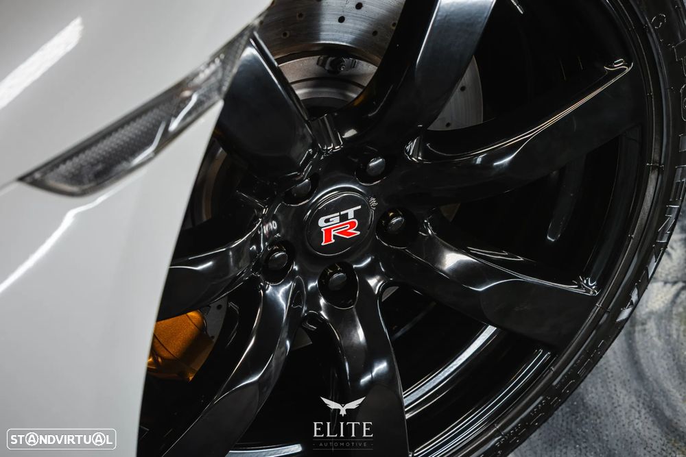 Nissan GT-R Premium Edition - 8