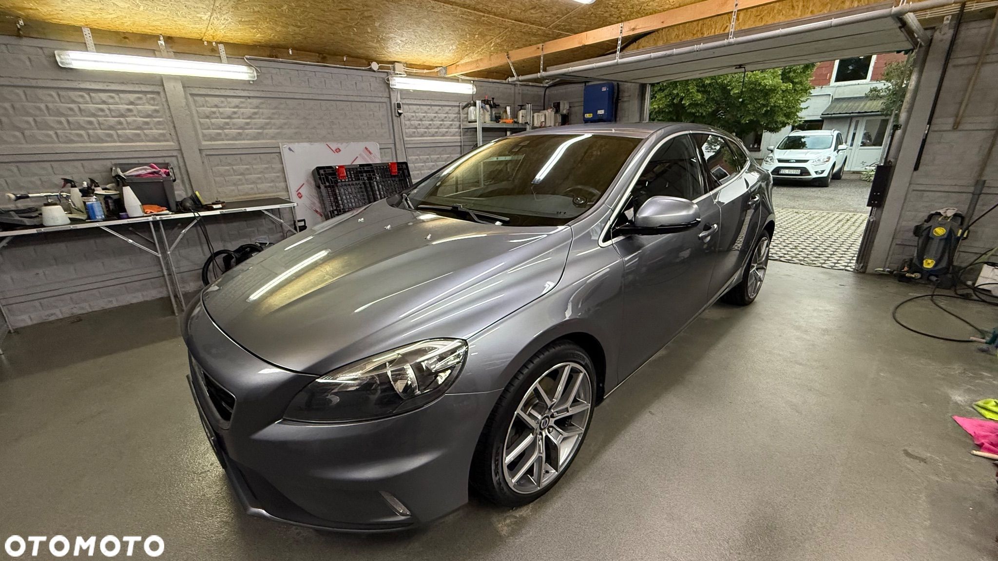Volvo V40 D4 Drive-E R-Design Kinetic - 1