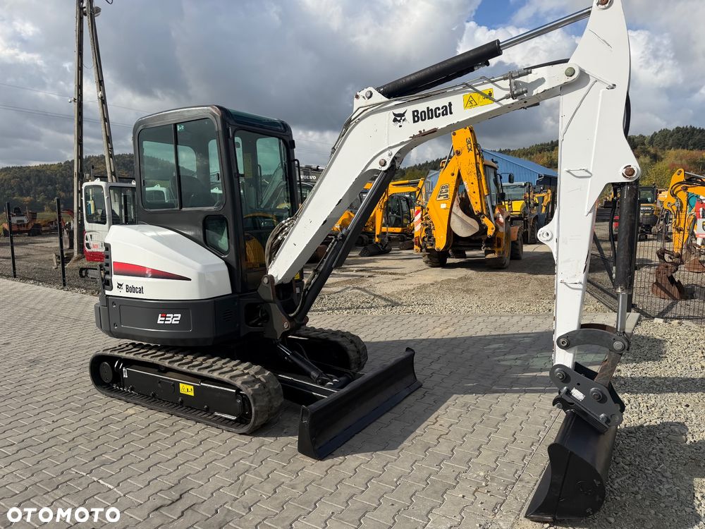 Bobcat E32 - 7