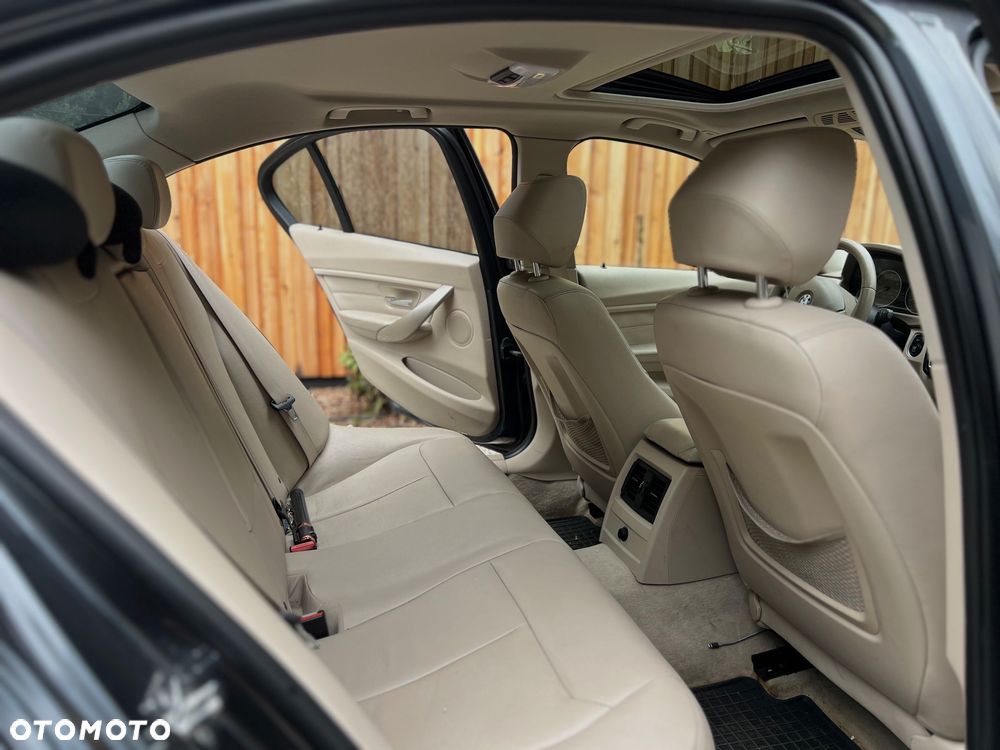 BMW Seria 3 328i Modern Line - 14