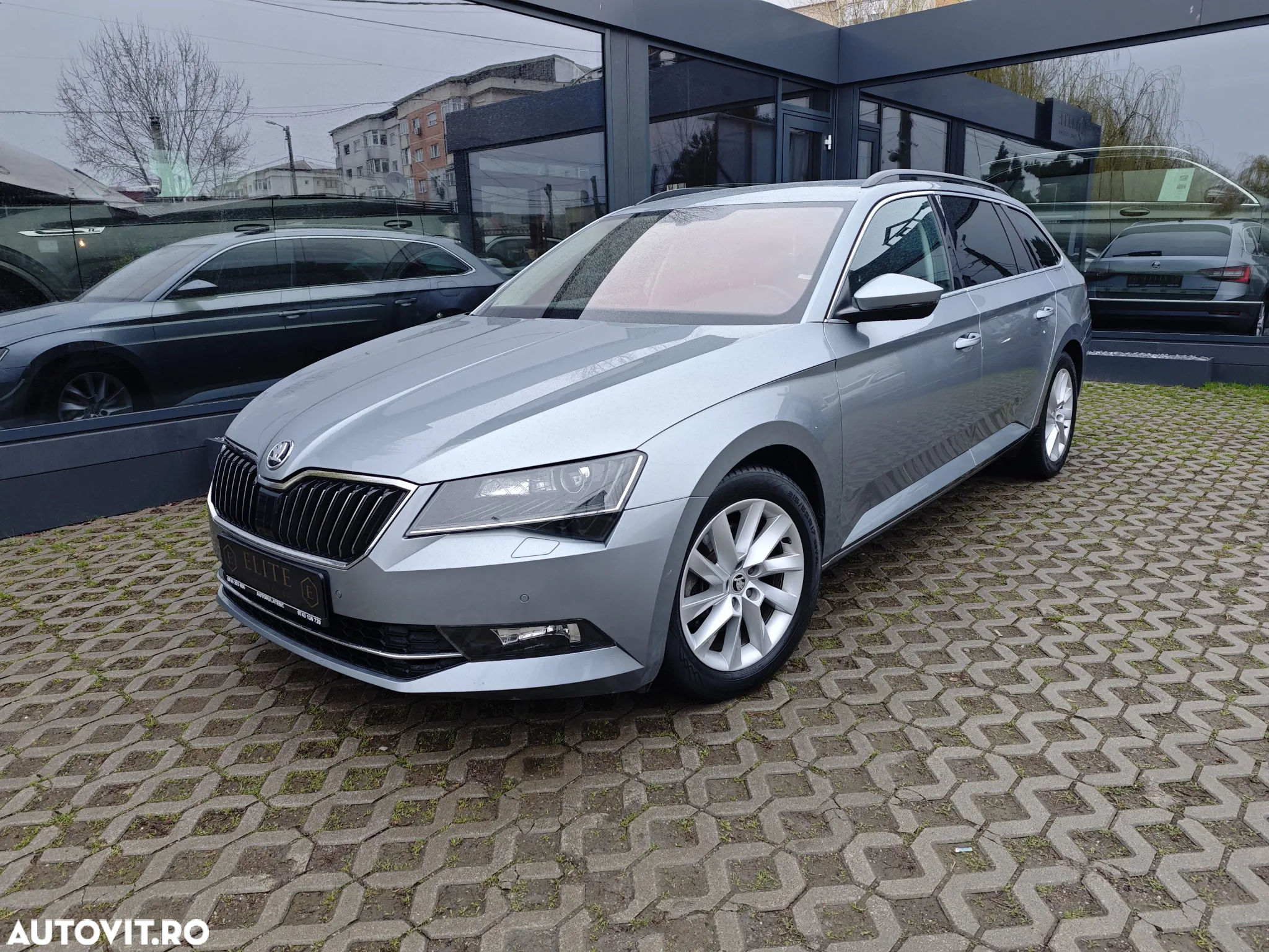 Skoda Superb 2.0 TDI DSG Ambition - 2